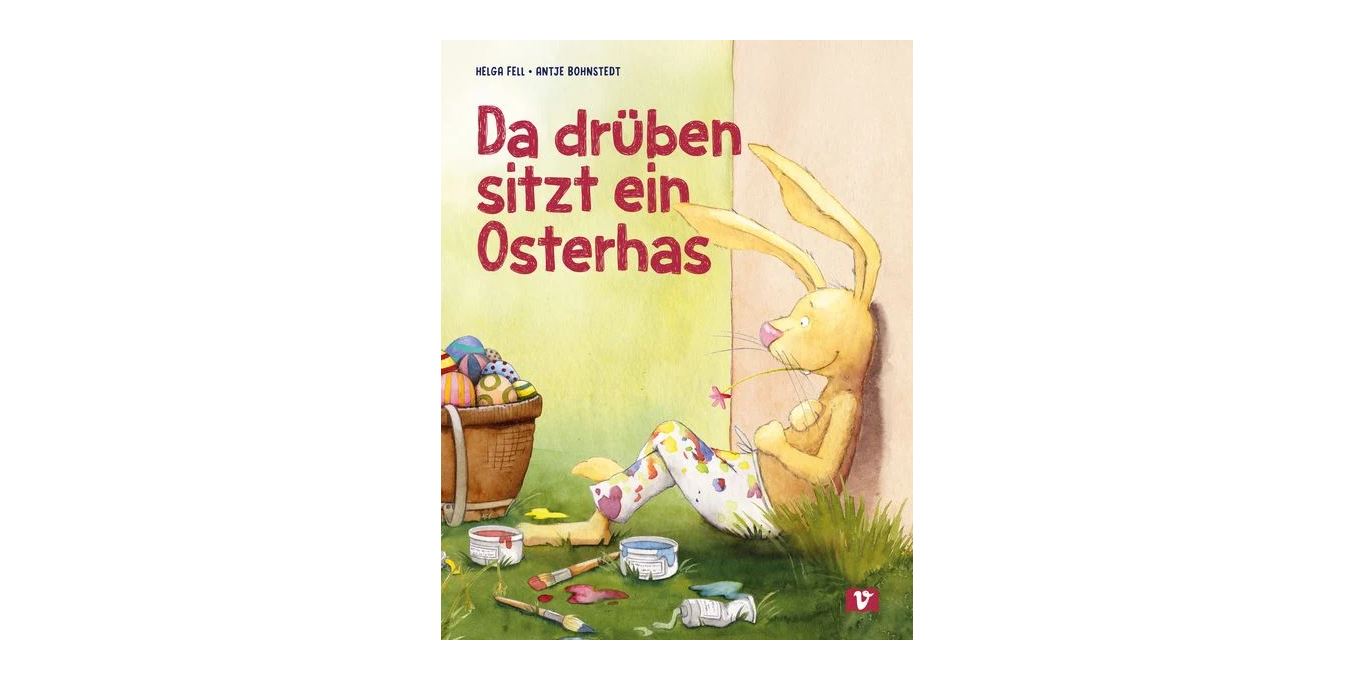 Ein gelber Hase sitzt an einem Baum und hält Nadel und Faden neben einem Korb mit Ostereiern und bunten Farben. Auf dem Buchdeckel steht "Da drüben sitzt ein Osterhas.