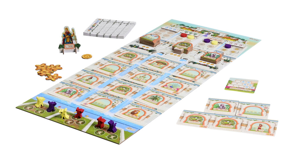 Ein Brettspiel mit einem rechteckigen Spielbrett, Karten, farbigen Spielsteinen, Holzkamelen, Münzen, einer Anzeigetafel und Spielertafeln, die zum Spielen angeordnet sind.