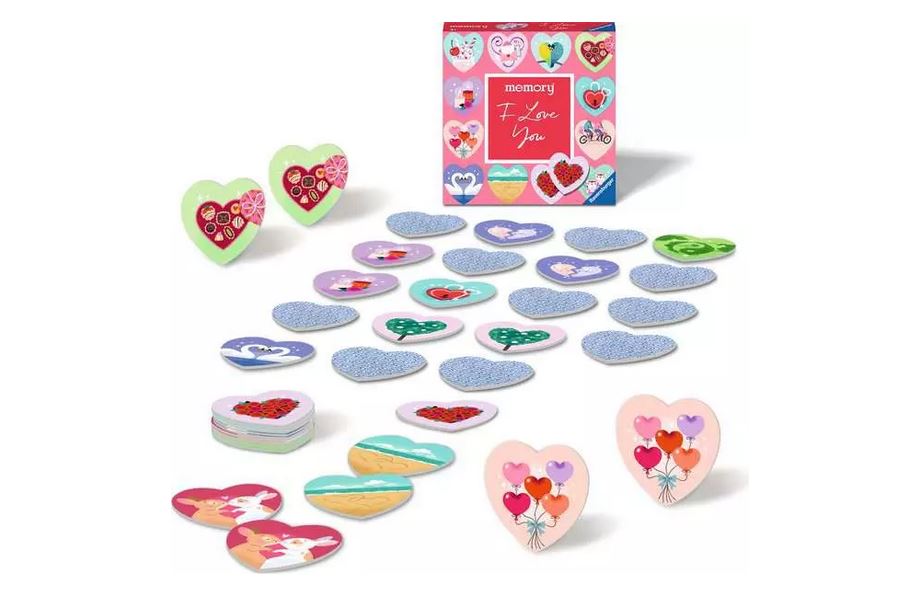 Ein Gedächtnisspiel mit herzförmigen Karten mit verschiedenen farbenfrohen Motiven, die in Reihen angeordnet sind, wobei die Spielschachtel im Hintergrund zu sehen ist.