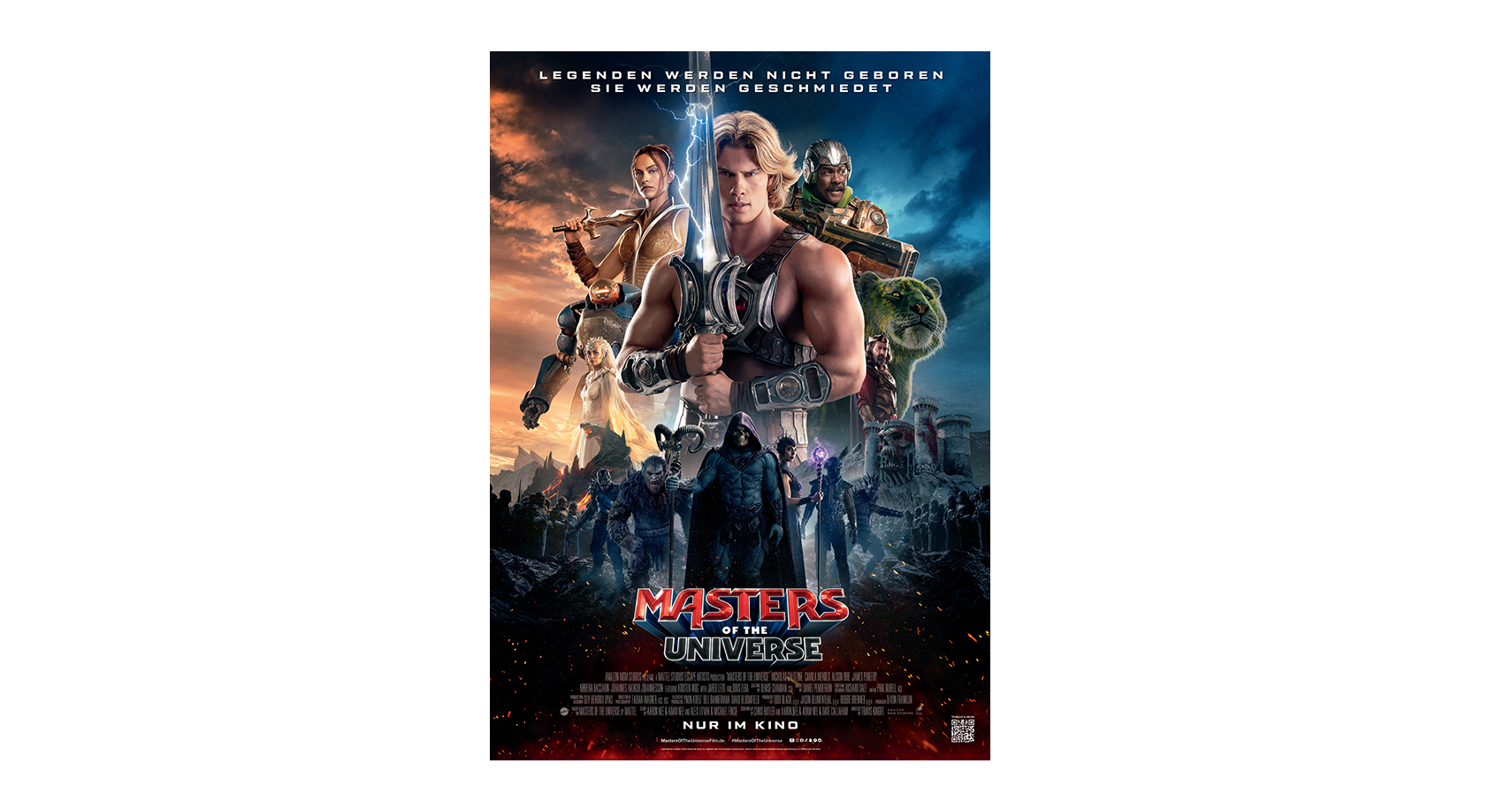 Plakat für "Masters of the Universe" mit einer Gruppe von Fantasiefiguren mit Waffen, einem dramatischen Himmel und dem Filmtitel am unteren Rand. Der deutsche Text wird oben angezeigt.