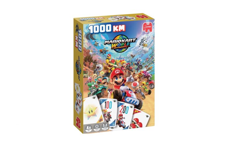 Schachtel des Kartenspiels "1000 KM Mario Kart World" mit Mario-Figuren und Spielkarten auf der Vorderseite.