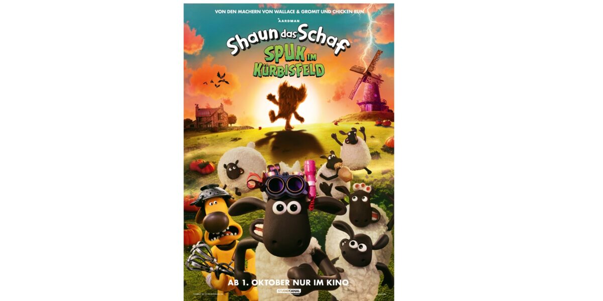 Filmplakat zu „Shaun das Schaf: Spuk im Kürbisfeld“, auf dem Shaun das Schaf und andere Figuren bei Sonnenuntergang auf einem Feld zu sehen sind, im Hintergrund eine Windmühle und eine schemenhafte Gestalt.