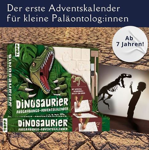 Adventskalender zum Thema Dinosaurierausgrabung in einer Schachtel mit einer grünen Dinosaurierillustration, deutschem Text für junge Paläontologen und dem Schatten eines Kindes, das mit einem Dinosaurier-Fossilienmodell spielt.