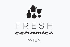 Schwarze Silhouetten von Keramikvasen und -töpfen über dem Schriftzug „FRESH ceramics WIEN“ auf hellem Hintergrund.