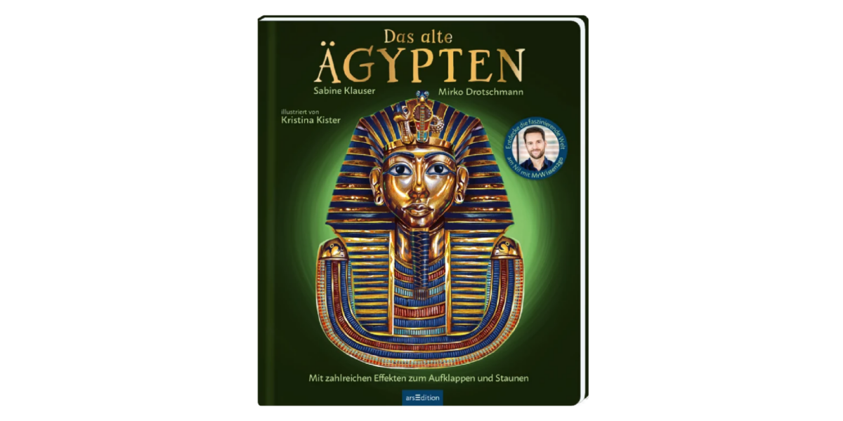 Auf dunkelgrünem Grund leuchtet zentral eine goldene Pharaonenmaske mit blauen Einlegearbeiten und feinen Details, umgeben von einem hellgrünen Schein. Titel in großer goldener Serifenschrift „Das alte ÄGYPTEN“, Autorennamen Sabine Klauser und Mirko Drotschmann, Illustrationsnennung Kristina Kister. Unten kleine hellgrüne Zeile „Mit zahlreichen Effekten zum Aufklappen und Staunen“ und runde blaue Plakette mit Foto und Text „Entdecke die faszinierende Welt mit MrWissen2go“. Ganz unten mittig steht der Logoschriftzug von arsEdition.